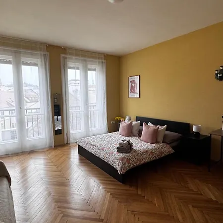 Room In City Center-3