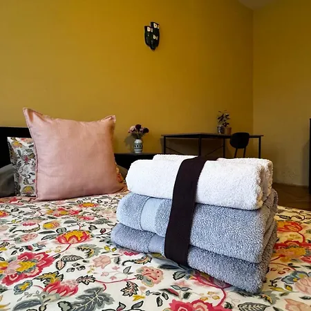 Room In City Center-2
